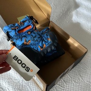 NWT Toddler Bogs snow boots